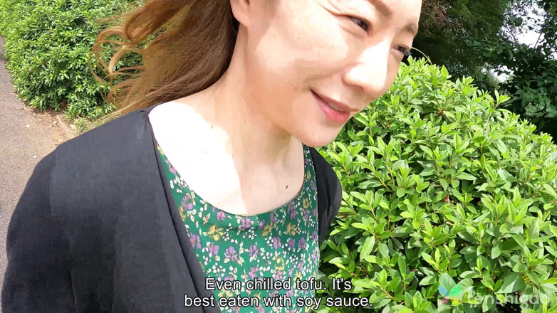 Tenshigao: Miho Wakabayashi este o gospodină japoneză matură care caută sex...