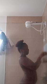 Lihatlah apa yang berlaku semasa saya cuba mandi saya... Bolehkah awak percaya ini? Feeling Bit Malu - Mastermeat1 Solamente