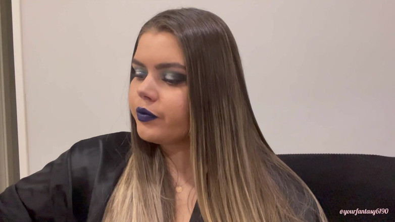 Your fantasy studio: Cerchi di fumo con rossetto blu scuro