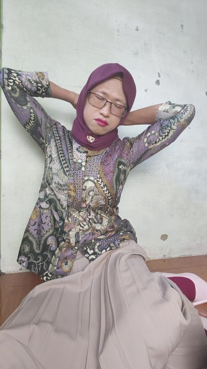 Mitha Shemale: Big Boobies Hijab Shemale Mitha Dildoing Her Asshole