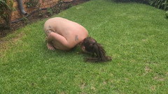 InkedButterfly69: Ich demütige mich selbst, indem ich mich wie ein hund...