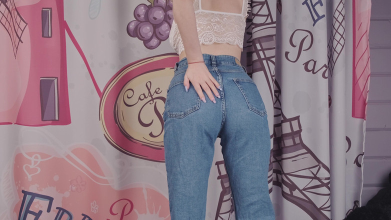 Eva Deva: Eva писает в ее джинсах, делает их мокрыми