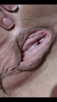 그녀는 얘들아! 그녀가 무슨 말을 하고 있다고 생각하는가?