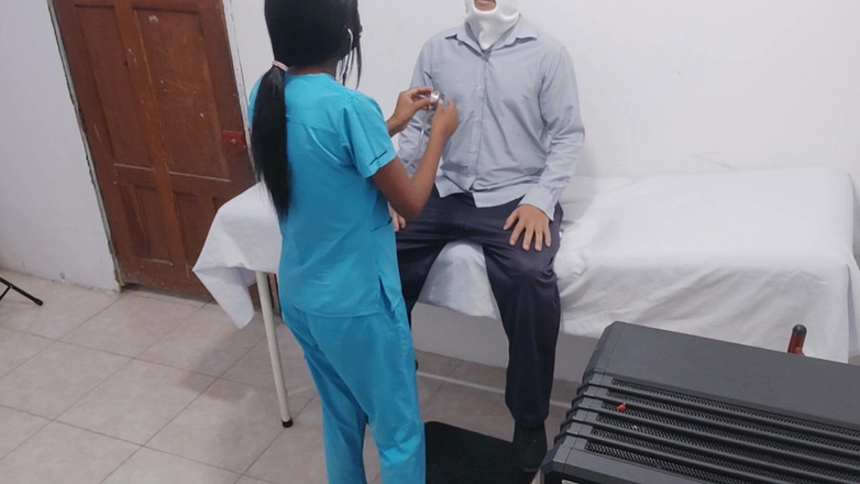 NEGRITA SEXY: Krankenschwester-porno !! Sie verführen einen Patienten zum ficken im Krankenhaus.