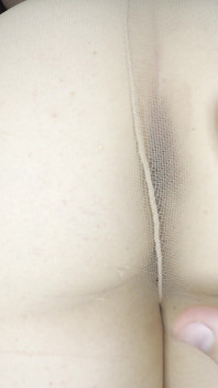 裂けたパンティーストを通してリブディルド