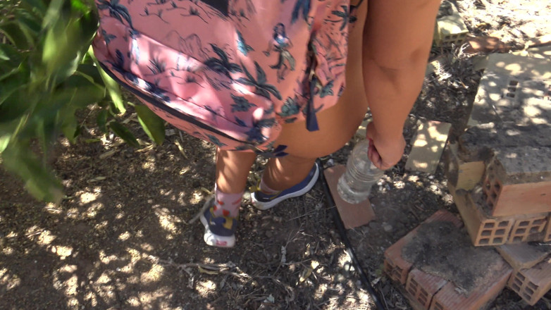 Stepmom Susan: Echte nudisten swingersvrouw laat oude perverseling masturberen op haar harige...