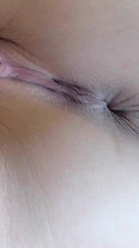 จะจูบและเล่นกับหีและรูตูดสวยๆ ของฉันไหม?