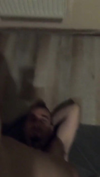 Sie pinkelte auf mich und in meinen mund