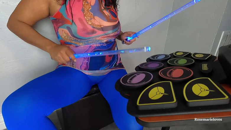 RosemarieLoves: 熟女玩鼓视频博客