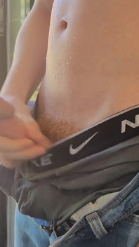 Jongen peen doorweekt en gebeukt