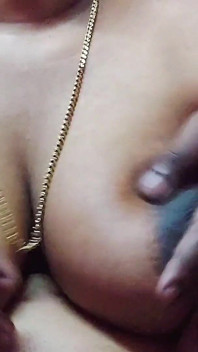 インドのデシ系ホットカップルが部屋で激しくセックス