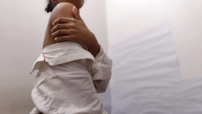 desigirl93: 第2部分 - 学生青少年炫耀美丽的身体，狭窄的阴户和小奶子非常好