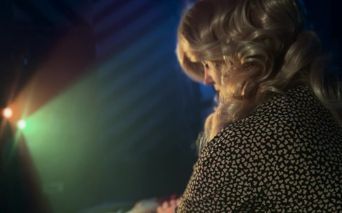 Shawna Panofka: Am intrat în mama vitregă și îmi mulge pula.