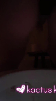 C’est une soirée pipi dans mes toilettes !