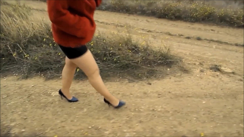 Nylon-Heels: ลุคคุณนายออฟฟิศในกางเกงขาสั้น