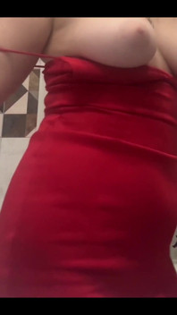 Me gusta atrapar las miradas admiradores de hombres que quieren desnudarme aquí y ahora