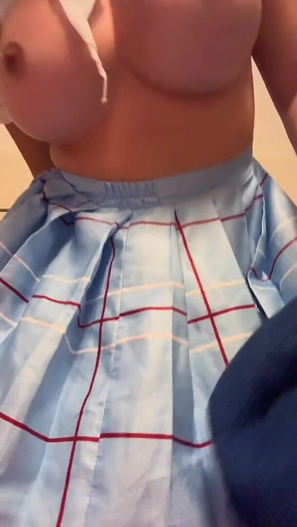 Bella Elena: トルコ女子高校のメレクが噴き出し、射精!