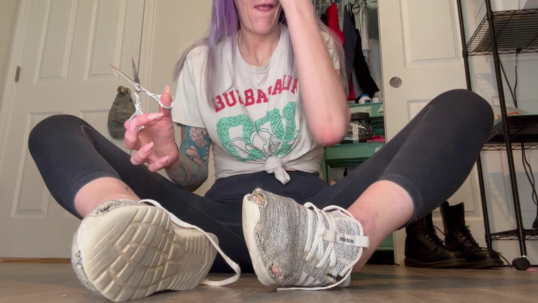 Peppermint Giantess: Maat 9-10 schoenen vernietigen om 16 voeten te passen