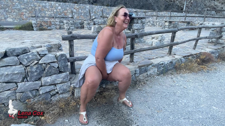 Lena Cox: Soție excitată ejaculează explozie pe Parcare Curb