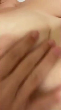 Eu me dedilhado no banho