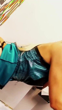 Cindy Behr prende un cazzo anonimo al gloryhole