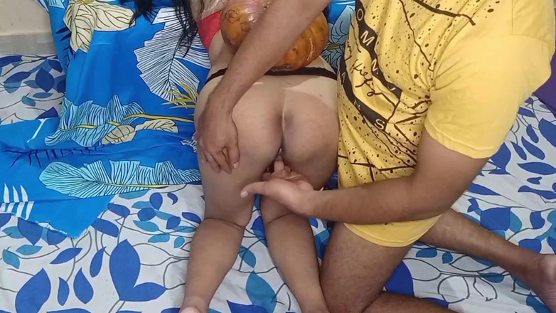 Queenrima: 美しい若いインドの大学の十代のトリック積による隣人にハロウィーンPOV性