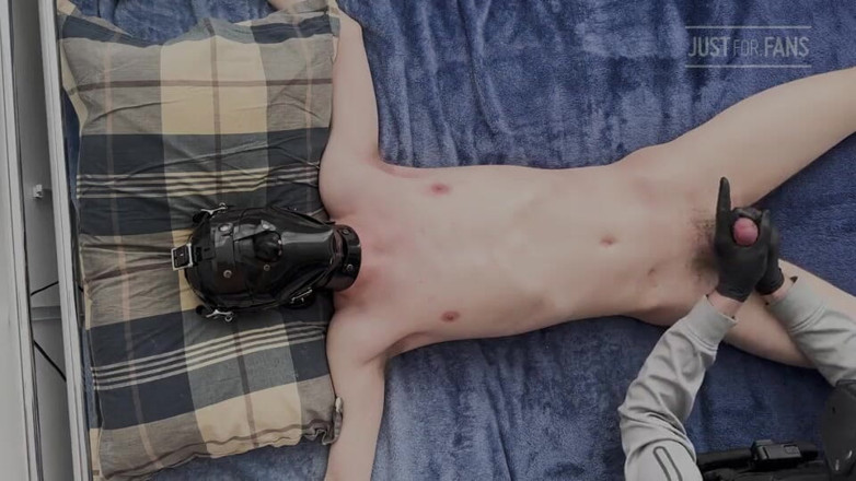 Inmate Cody and SubEdgeX: Spread Eagle Twink gıdıklıyor ve kenarlı [bölüm 2]
