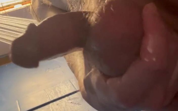 Nordic roots anal solo: Polla y bolas balanceándose en la ducha