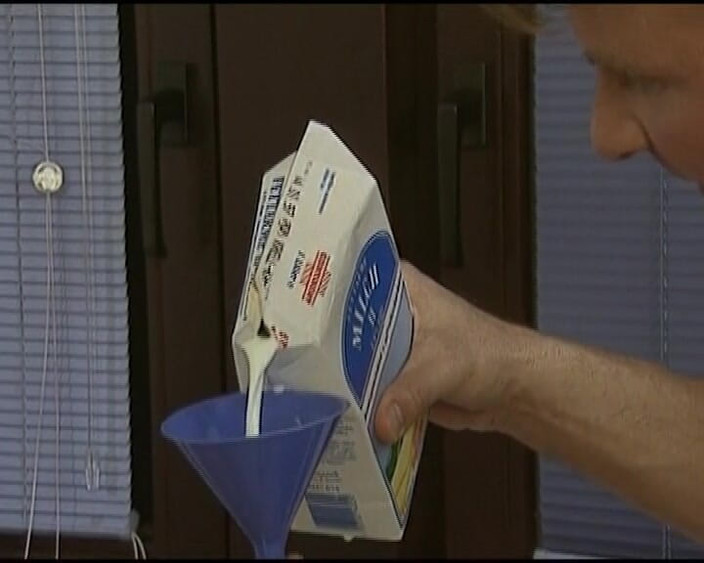 German Threesome: 与淫荡的德国荡妇的屁股喷出