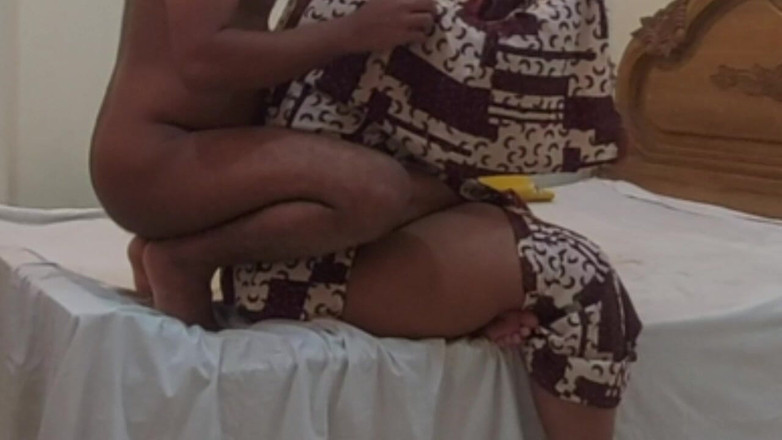 Your Boy's Cum: जब मैं विदेश में था तो वह मेरी हॉट पत्नी को चोदता है, मैं उसकी पत्नी को भी चोदना चाहता हूं (दोस्त की पत्नी और दोस्त का सेक्स वीडियो)