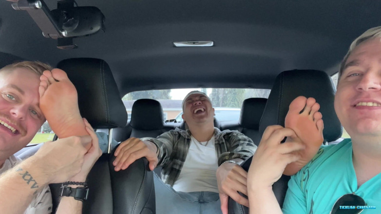 Ticklish Chubs: Snyft: Milus plătește cu picioarele lui