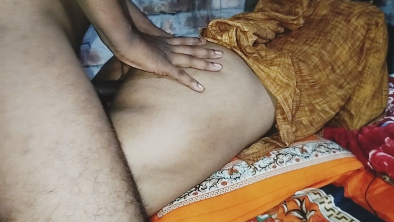 Deshi women: Bhabhi Ki op zijn hondjes video
