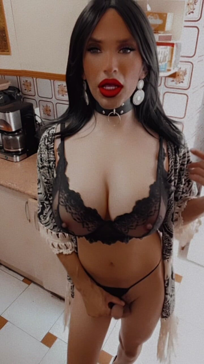Sissy Slut Brianna: Tu vois ça et tu sais déjà que tu me supplierais...