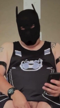 Dunkler barker verschlingen eine ladung