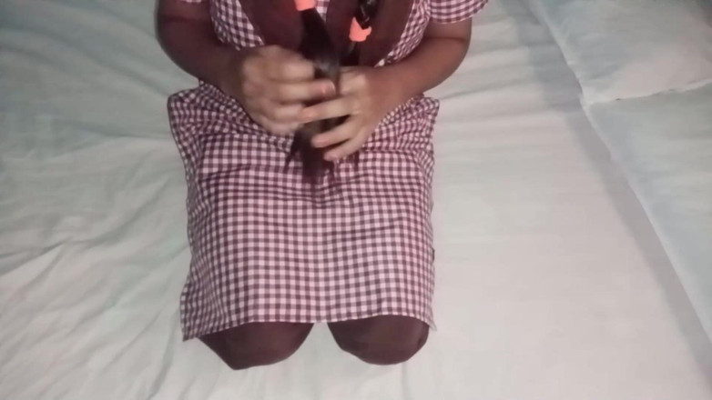 Parizadi: 집에서 섹스하는 인도 여대생