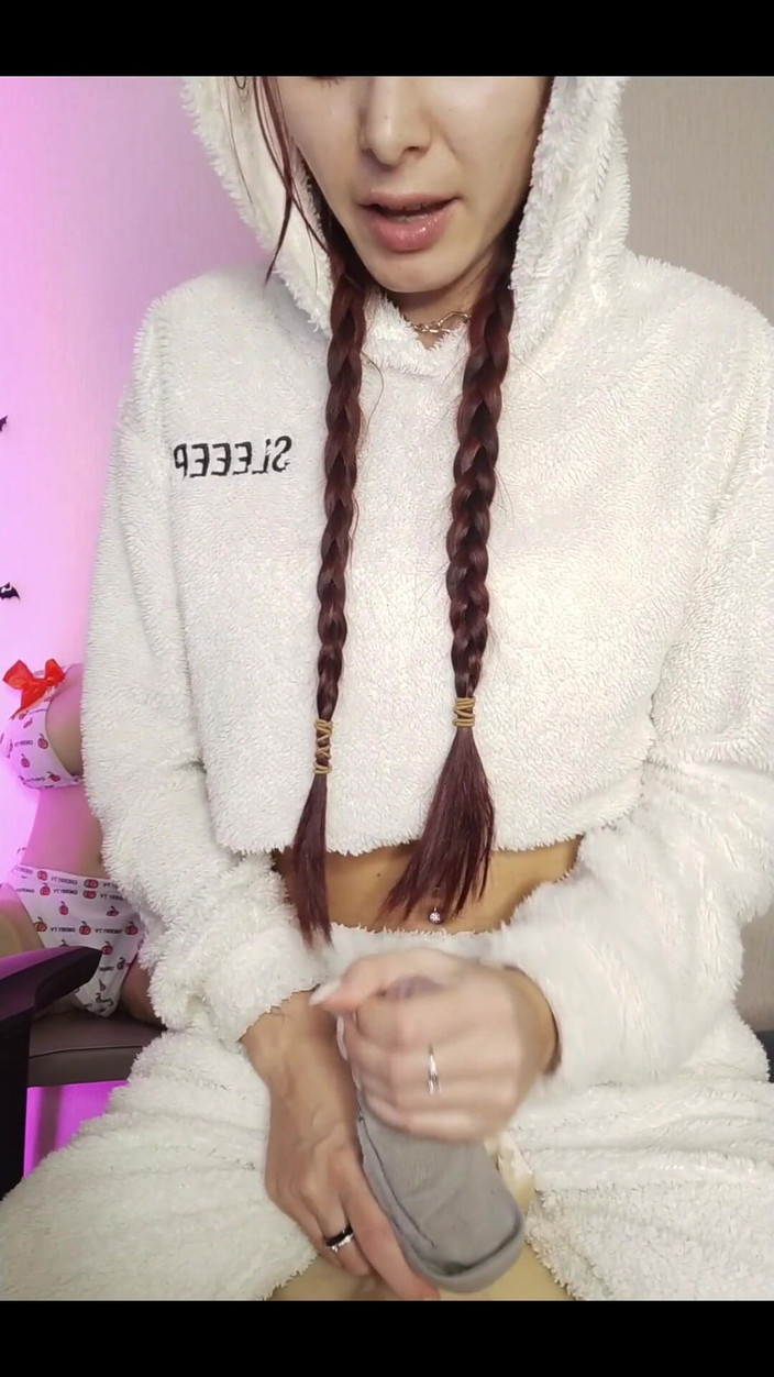 Sandy and Chris: Elle muamele