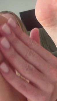 Nahaufnahme Zehenlutschen Und Footjob Mit Sperma Auf Zehen - Zehen Und Sperma Lecken