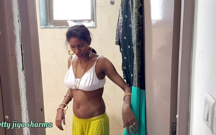 Desi Club House: प्लंबर बॉय हार्डकोर चुदाई के लिए सेक्सी महिला को बहकाता है!