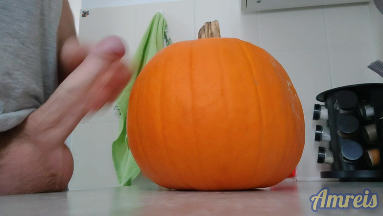 Amreis: Encore un orgasme d’Halloween. Palpitante et épaisse sur la citrouille.
