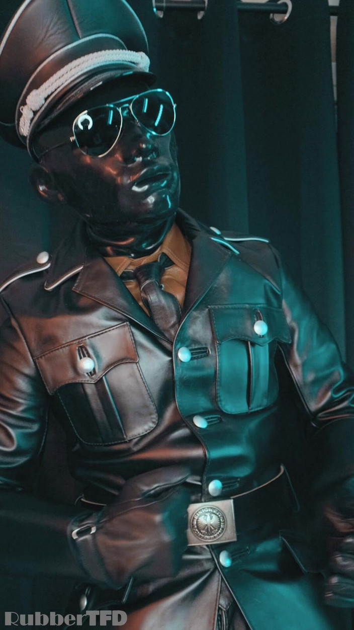 RubberTFD: Vk ledermasker rückkehr