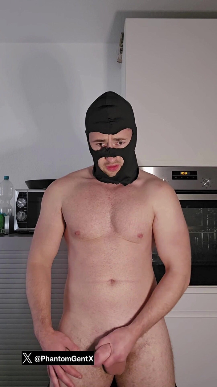 PhantomGentX: Phantomgentx, un solo gay caresse une énorme bite avec des mots...