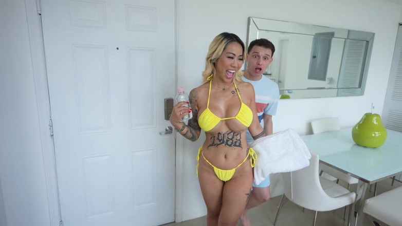 Pro Am Entertainment: Il massaggio in bikini di victoria con la milf tettona...