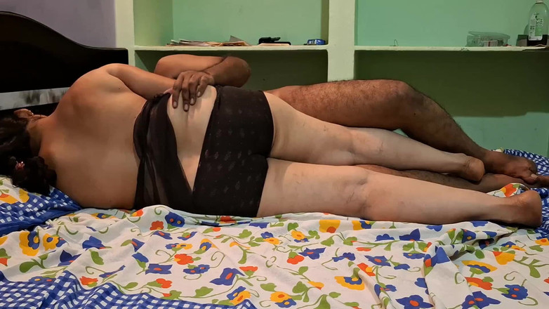 Sexy sindu: Arkadaşlar ateşli evli kadın amında büyük bir yarak istiyor