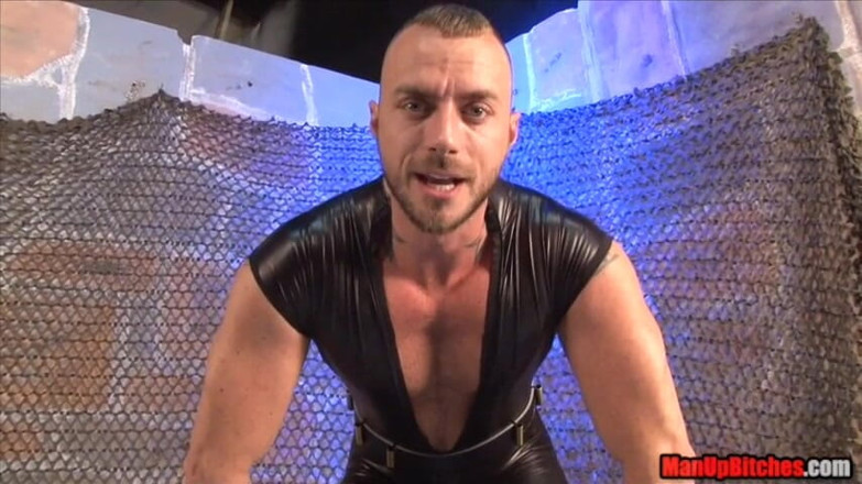 ManUpFilms: Kniet vor zod nieder