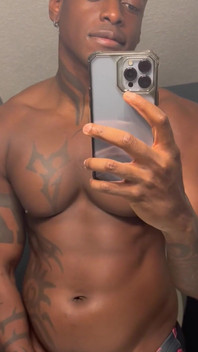 Ai muốn nuốt tinh của tôi trước bữa tiệc hồ bơi này?