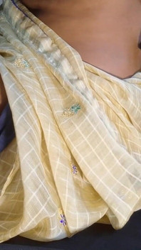 La moglie indiana desi seduce il patrigno per succhiare il suo cazzo