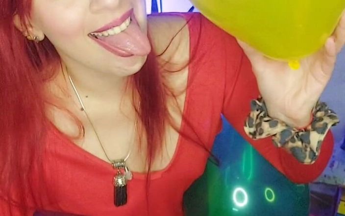 Tu Gauchita Argentina: I Have Fun with My Balloons in the Boss's Office!!...