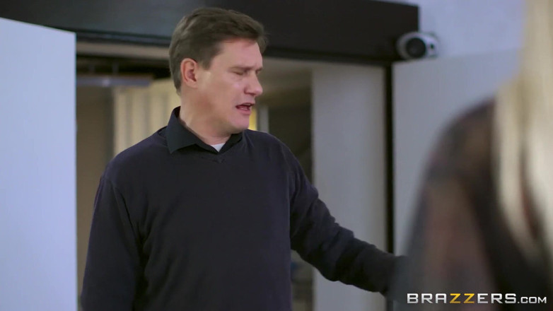BRAZZERS: Brazzers - Danny D estuvo allí para impregnar a Kayla Green...
