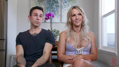 Kink TS: 我的淫荡继妹：kayleigh coxx使用继妹的男孩玩具 Corbin Dallas