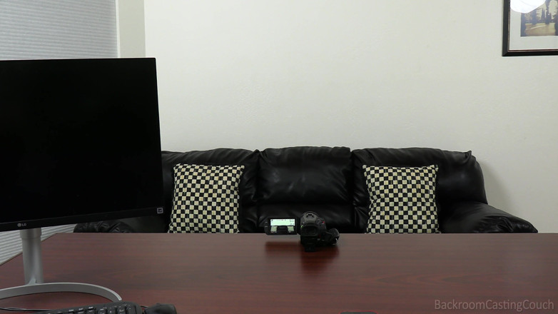 Backroom Casting Couch: maasoom dikhne vaali sunahre baalon vaali ko riyliti chek milta...